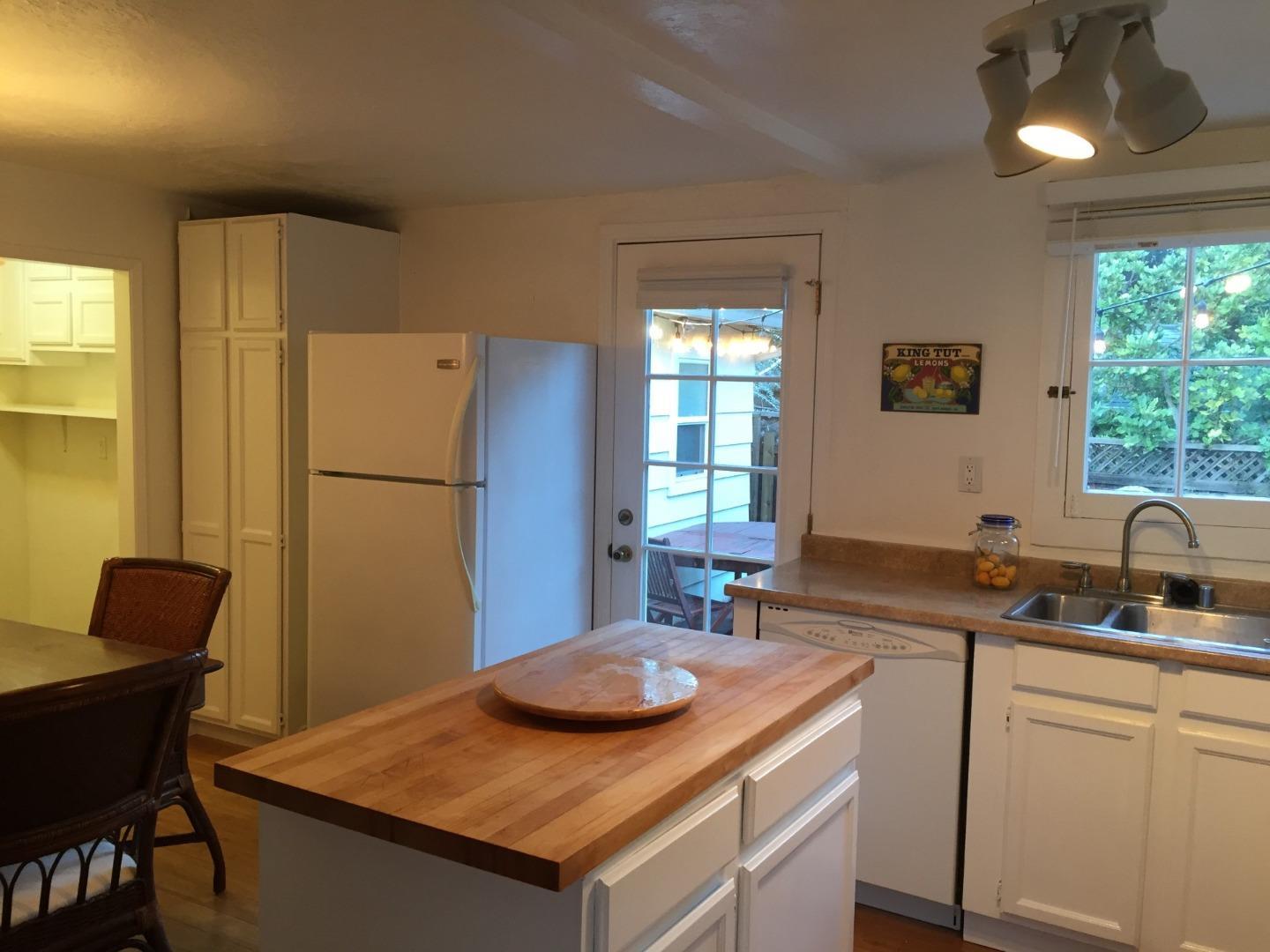 15&15 1/2 Stacia Street