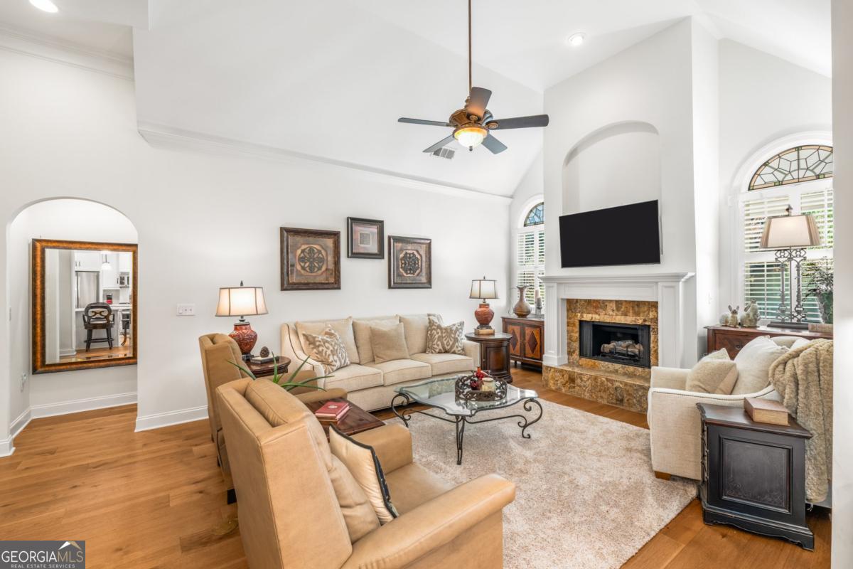 5575 Villa Lake Court