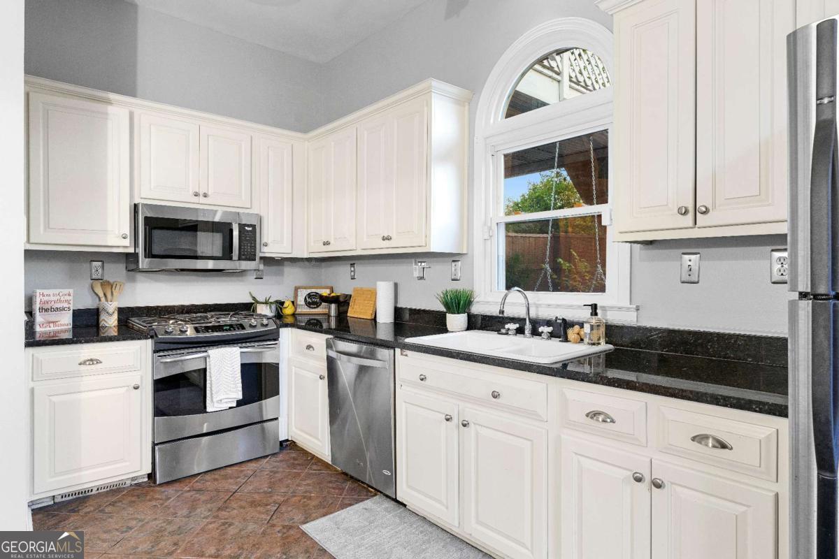 658 Glenwood Avenue SE