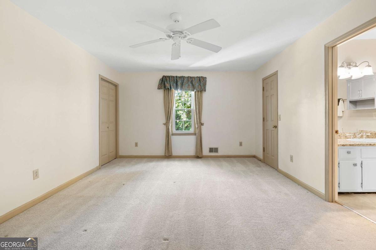 273 Shaded Oaks Lane SE