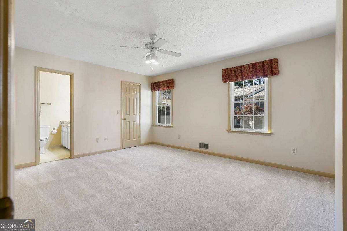 273 Shaded Oaks Lane SE