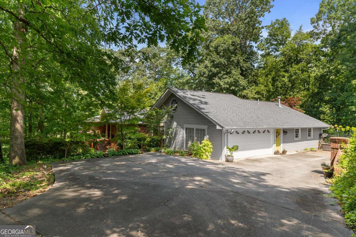 3755 Ashwood Drive SE