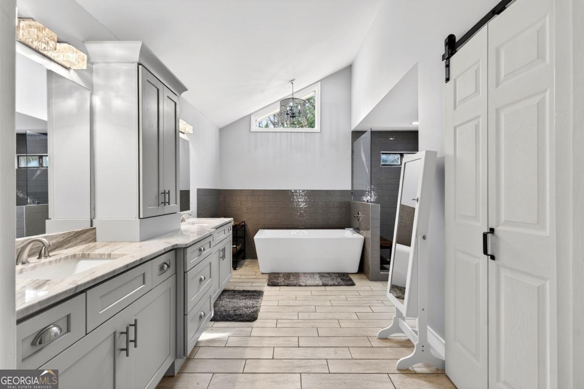 325 Saddle Creek Circle