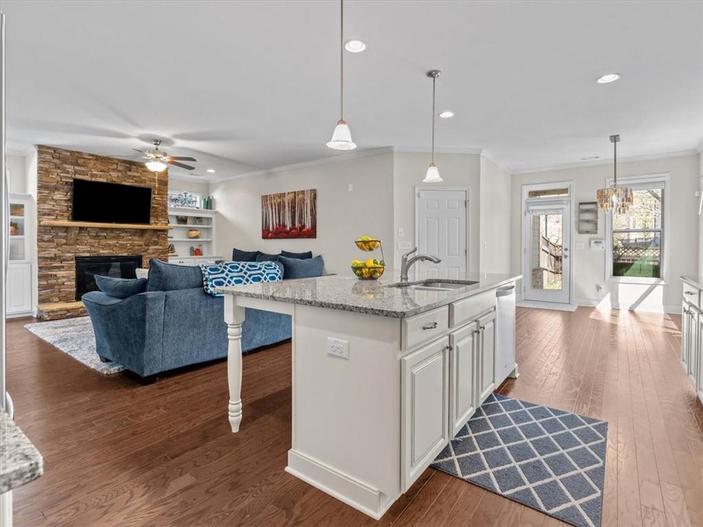 719 Park Manor Drive SE