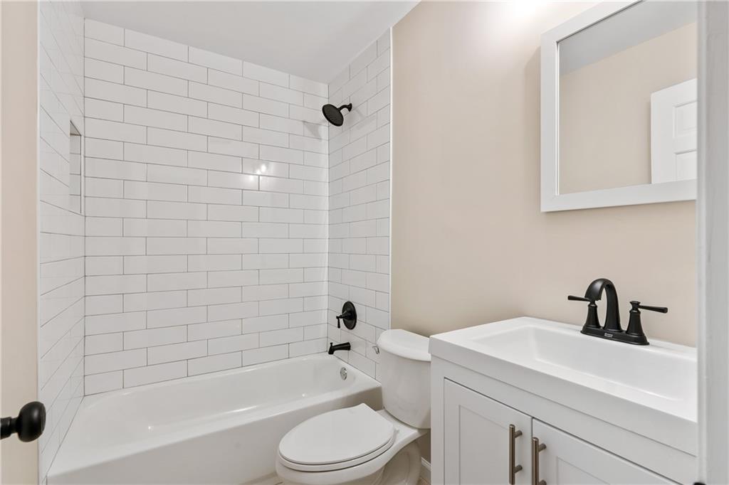 2461 Cedar Brook W