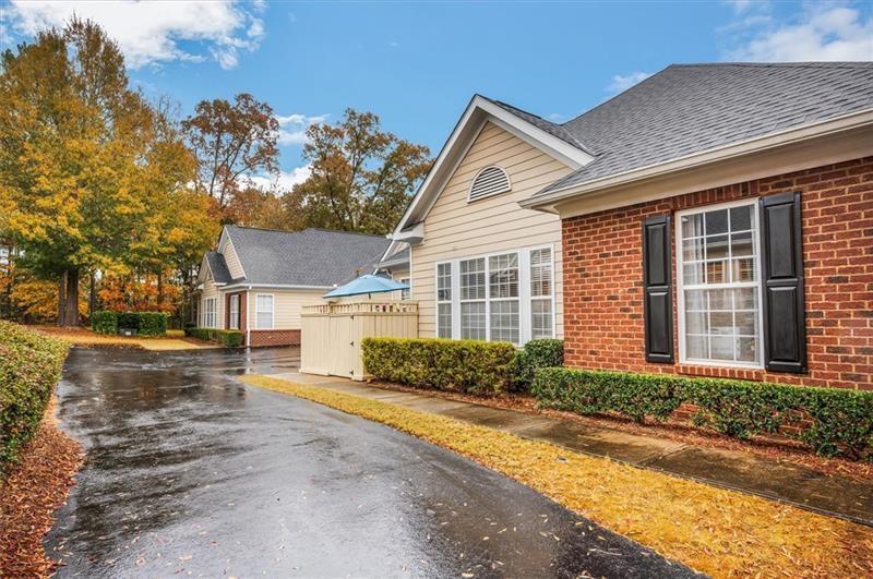 1204 Village Lane