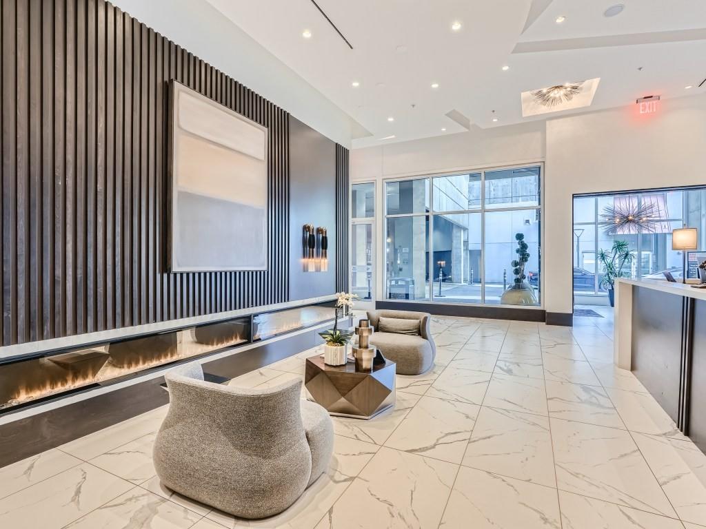 400 W Peachtree Street NW Unit 3915