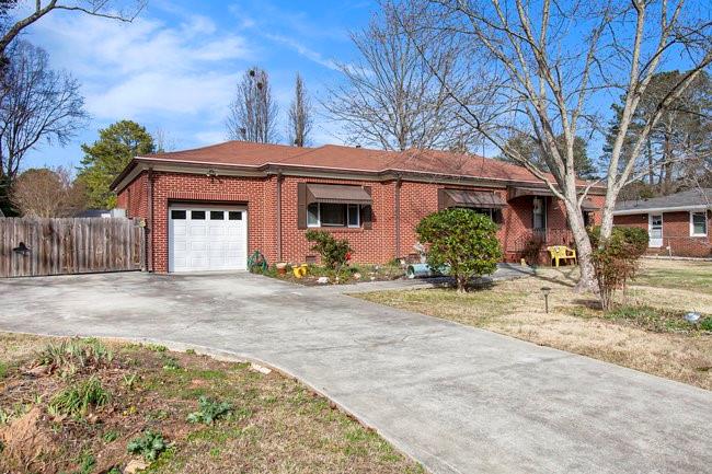 408 ROBIN HOOD Road NE