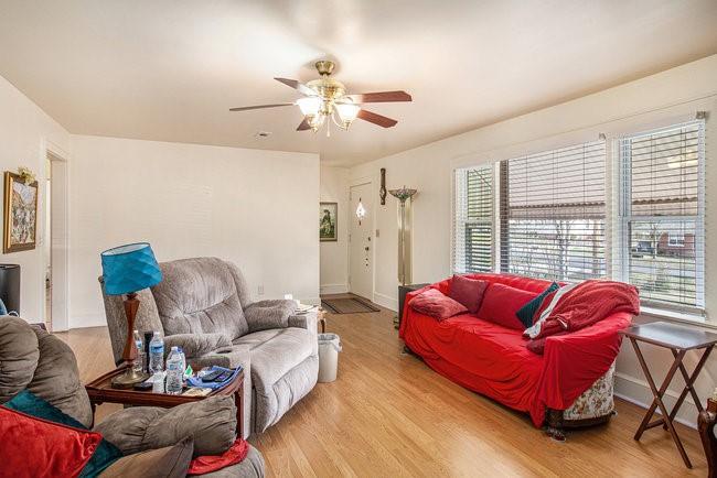 408 ROBIN HOOD Road NE