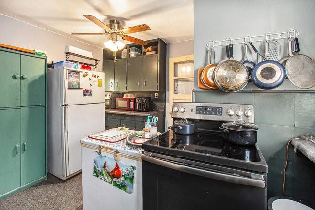 408 ROBIN HOOD Road NE