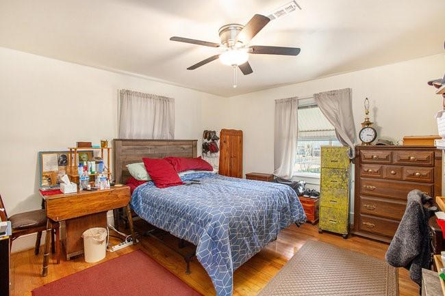 408 ROBIN HOOD Road NE