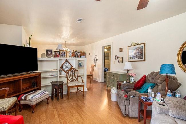408 ROBIN HOOD Road NE