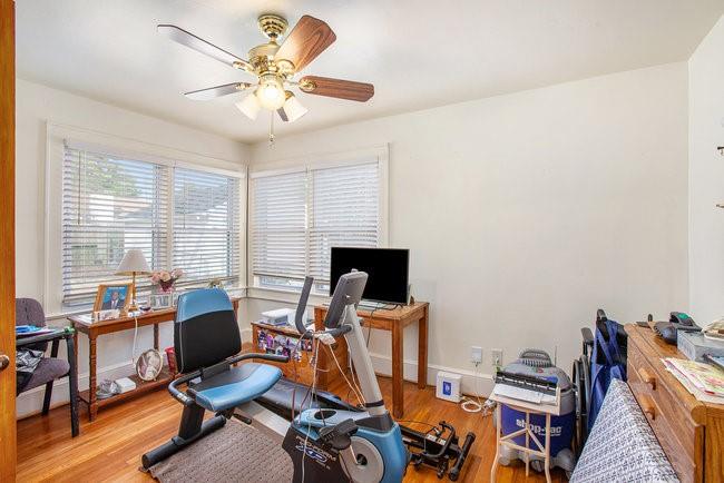 408 ROBIN HOOD Road NE