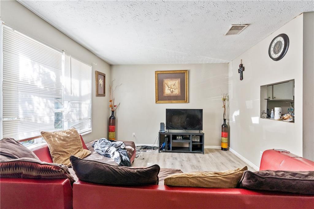 2082 Lenoa Lane