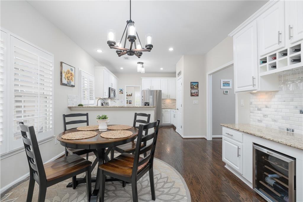 525 Montrose Lane