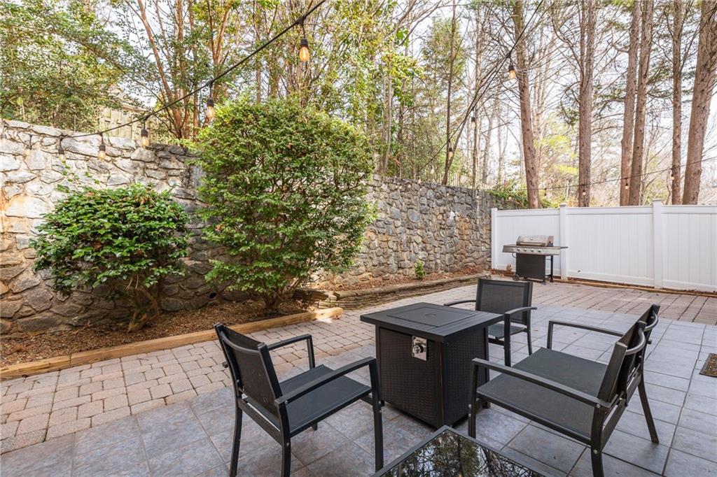 525 Montrose Lane