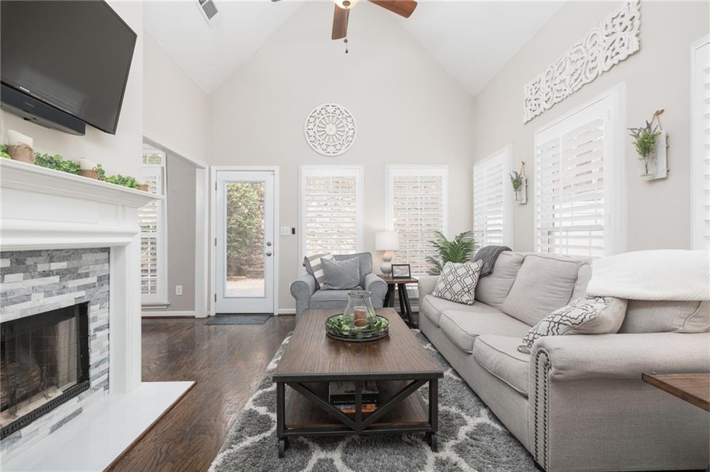 525 Montrose Lane
