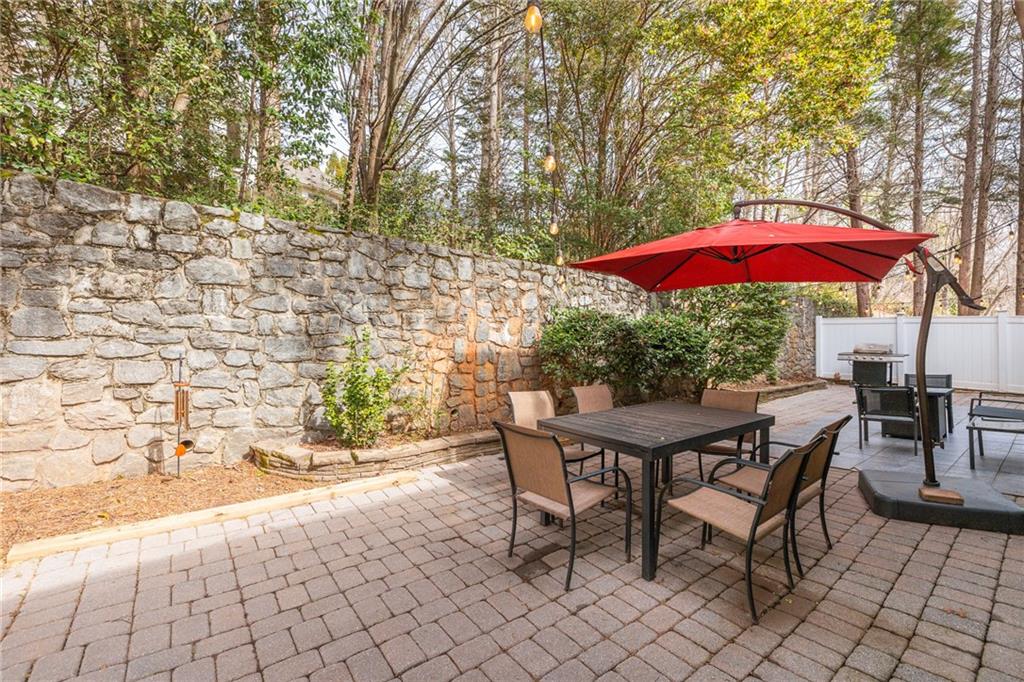 525 Montrose Lane