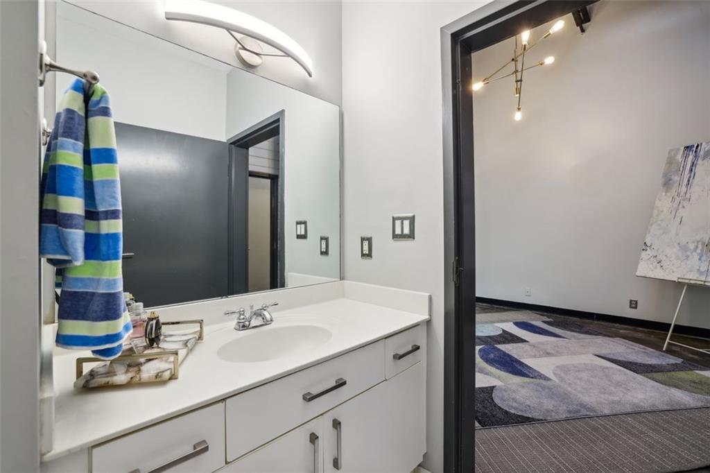 5200 PEACHTREE Road Unit 1106