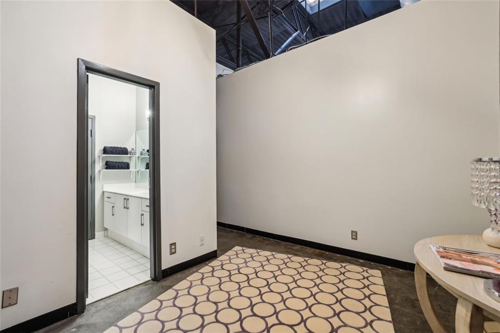 5200 PEACHTREE Road Unit 1106