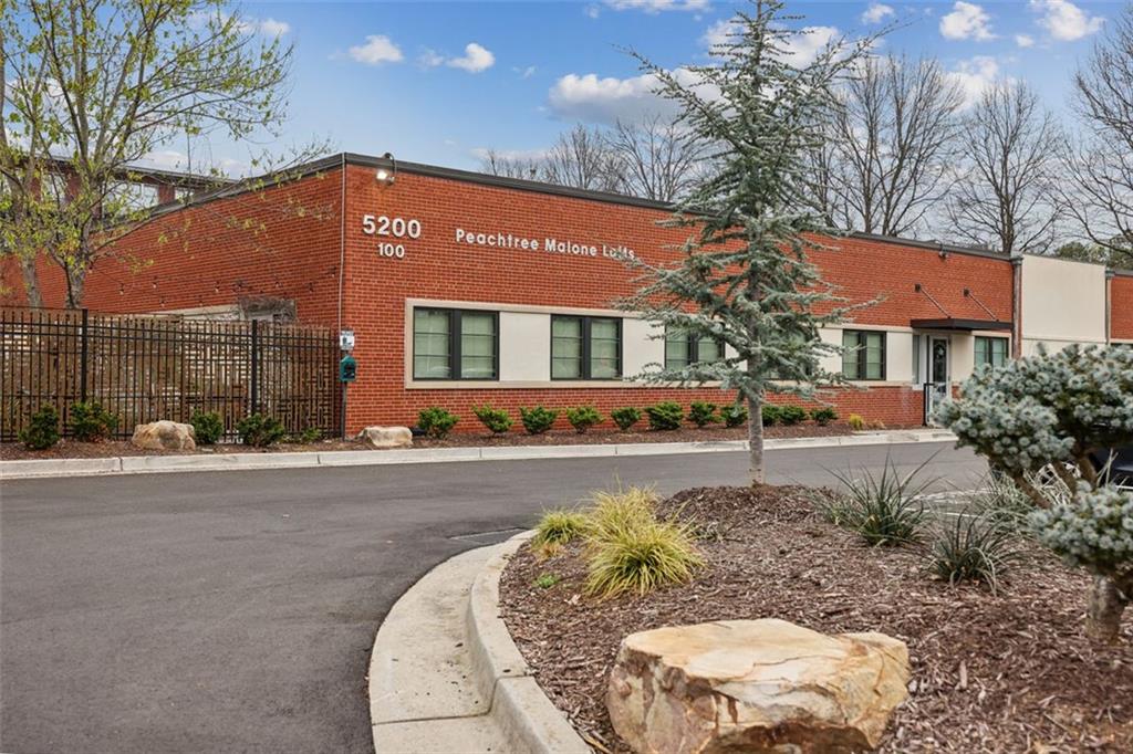 5200 PEACHTREE Road Unit 1106