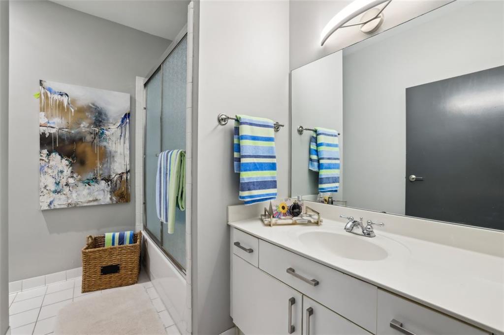 5200 PEACHTREE Road Unit 1106