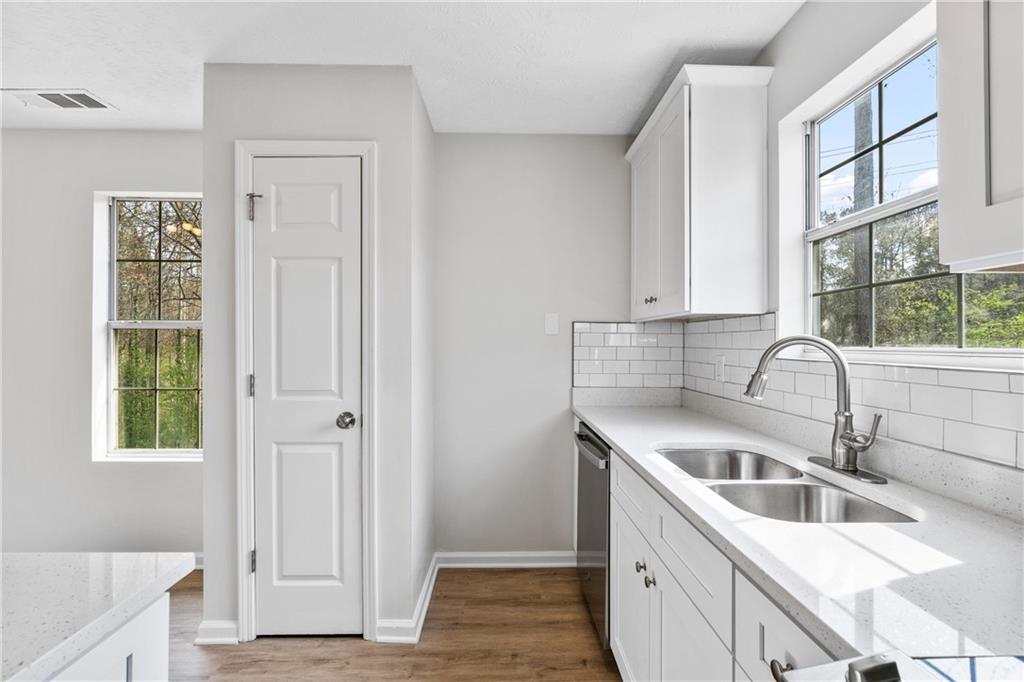 3395 Lineview Drive