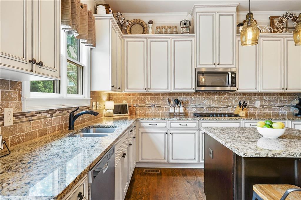 1744 Hickory Woods Pass