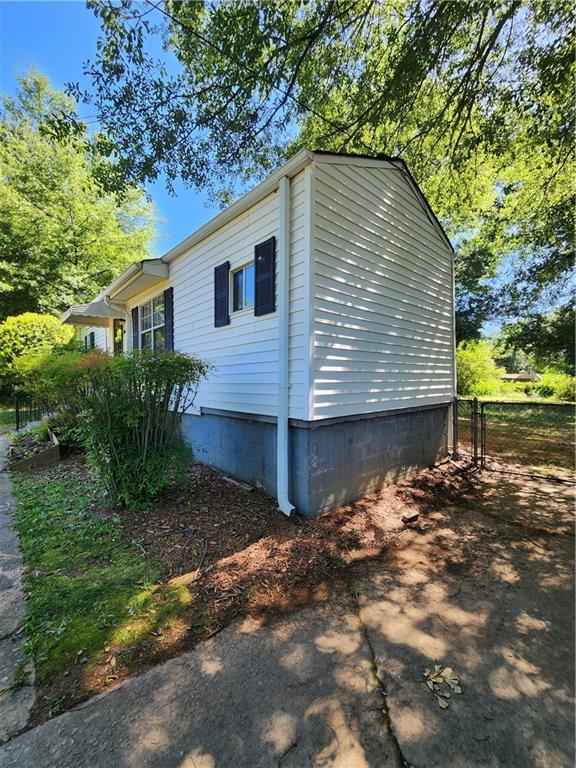 104 E Acres Drive SE