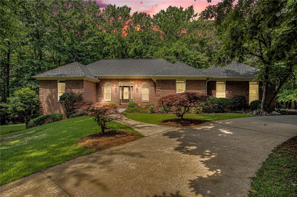 110 ELLENWOOD Court