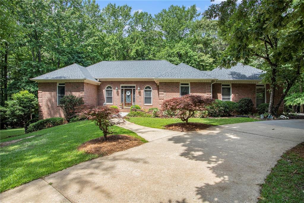110 ELLENWOOD Court