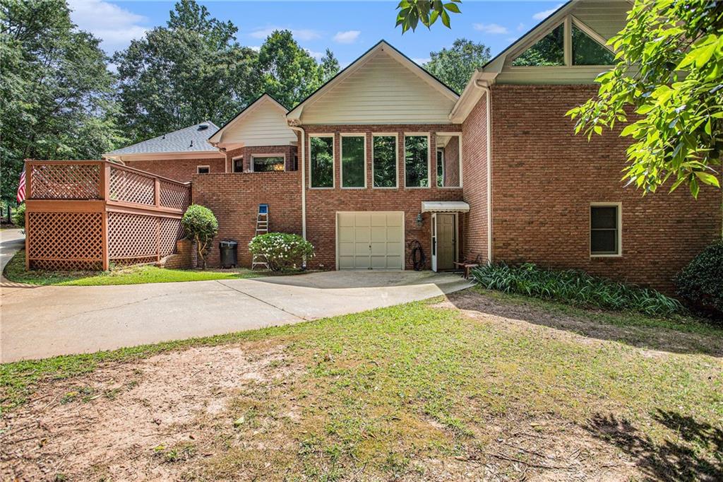 110 ELLENWOOD Court