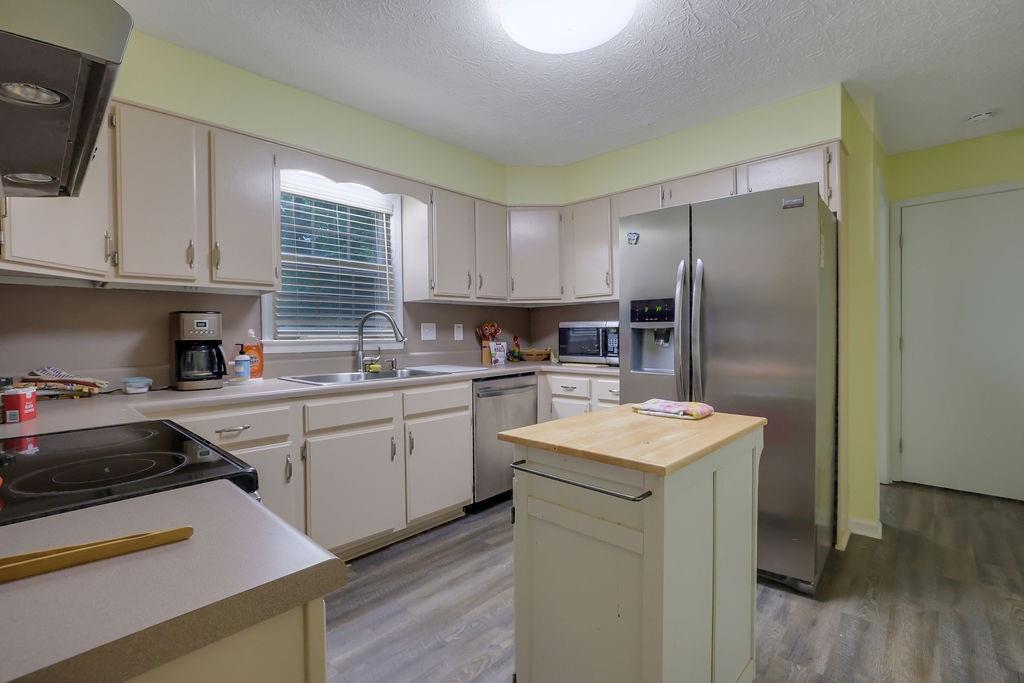 1823 Twin Branch Drive