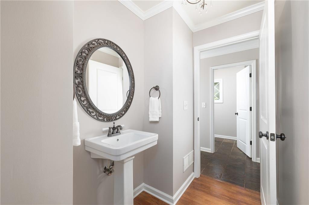 3808 W Nancy Creek Court NE