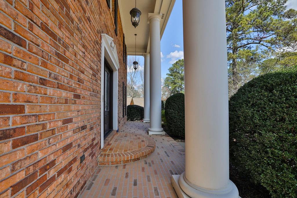 542 Stillwaters Drive SW
