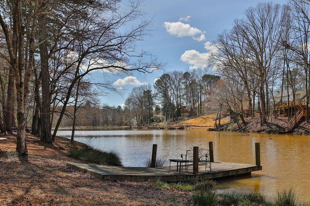 542 Stillwaters Drive SW