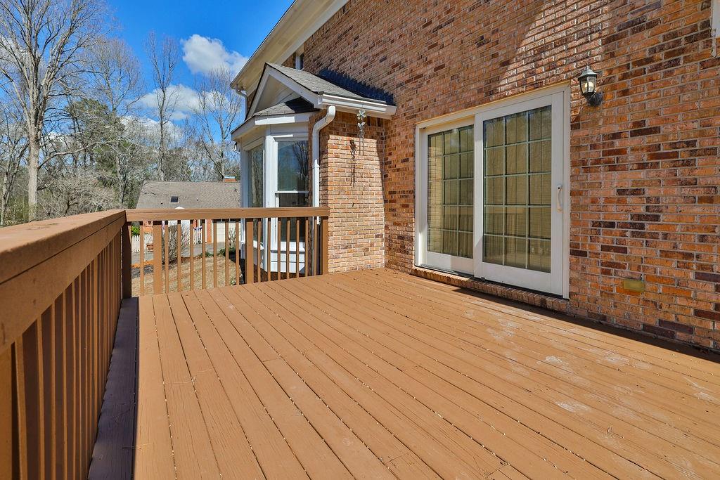 542 Stillwaters Drive SW
