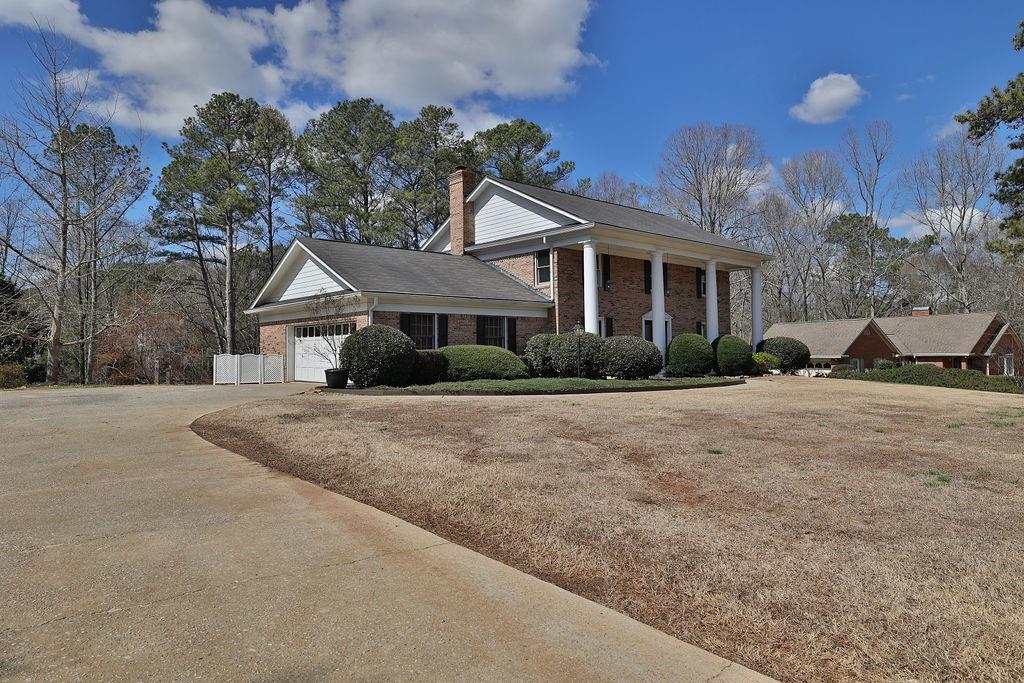 542 Stillwaters Drive SW