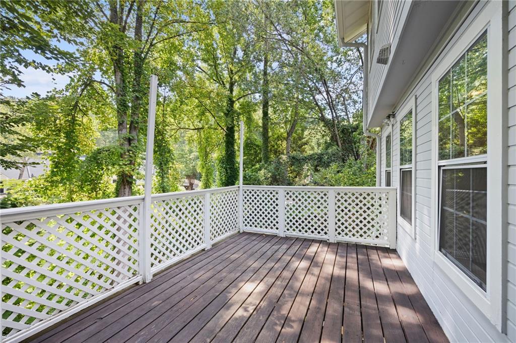 1072 Woodbridge Hollow NE