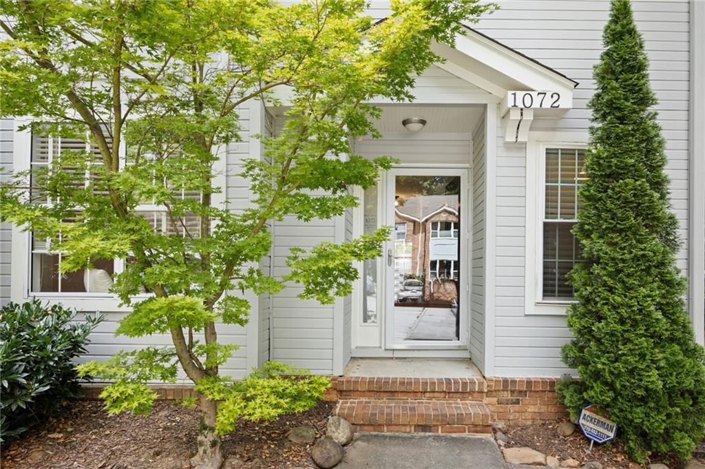 1072 Woodbridge Hollow NE