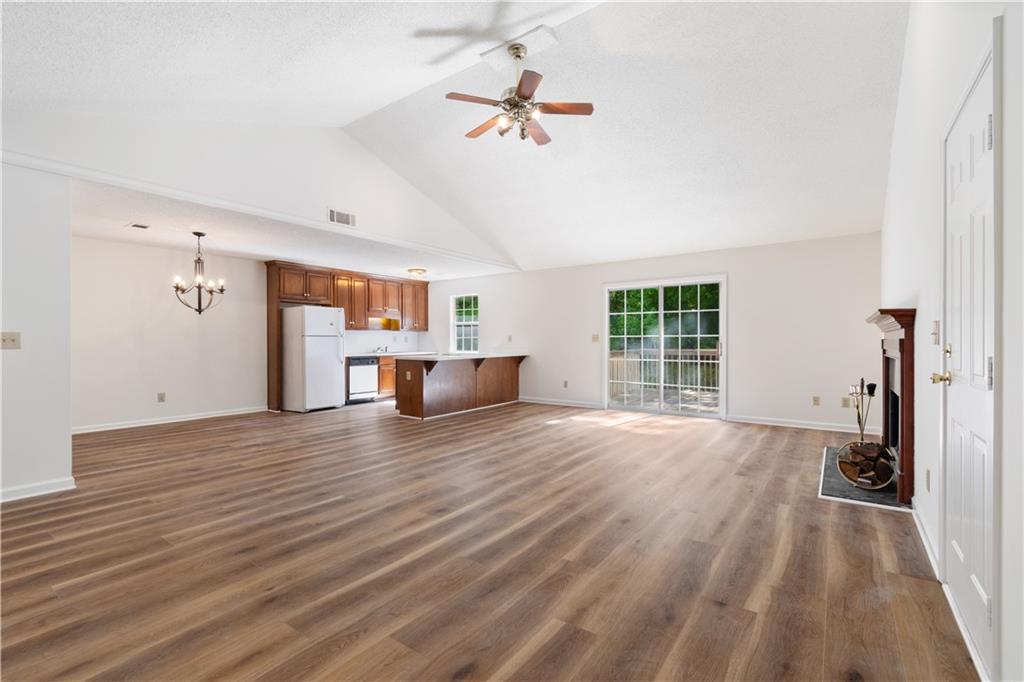 2835 Lake Court
