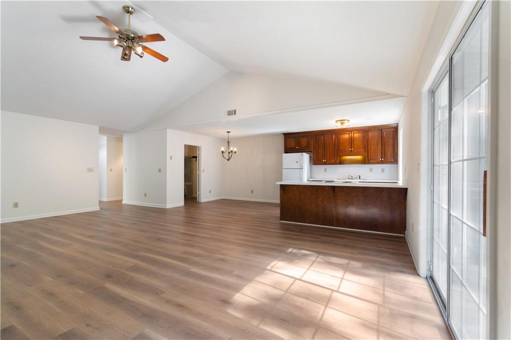 2835 Lake Court