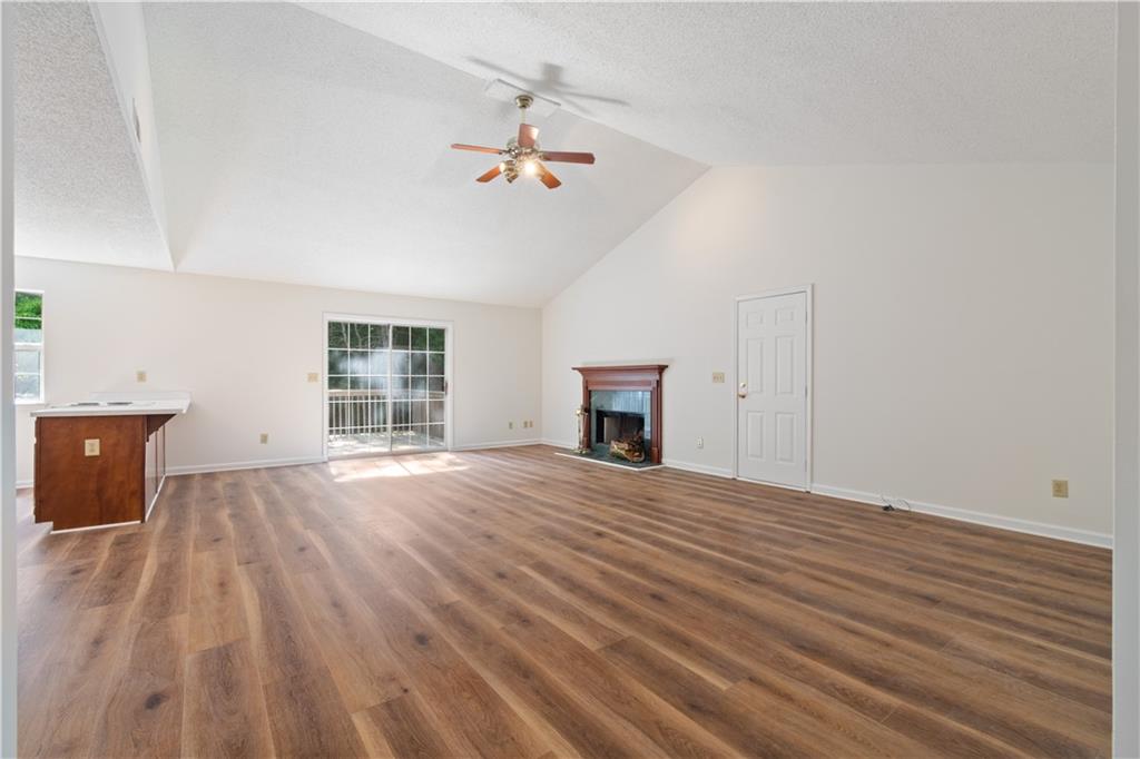 2835 Lake Court