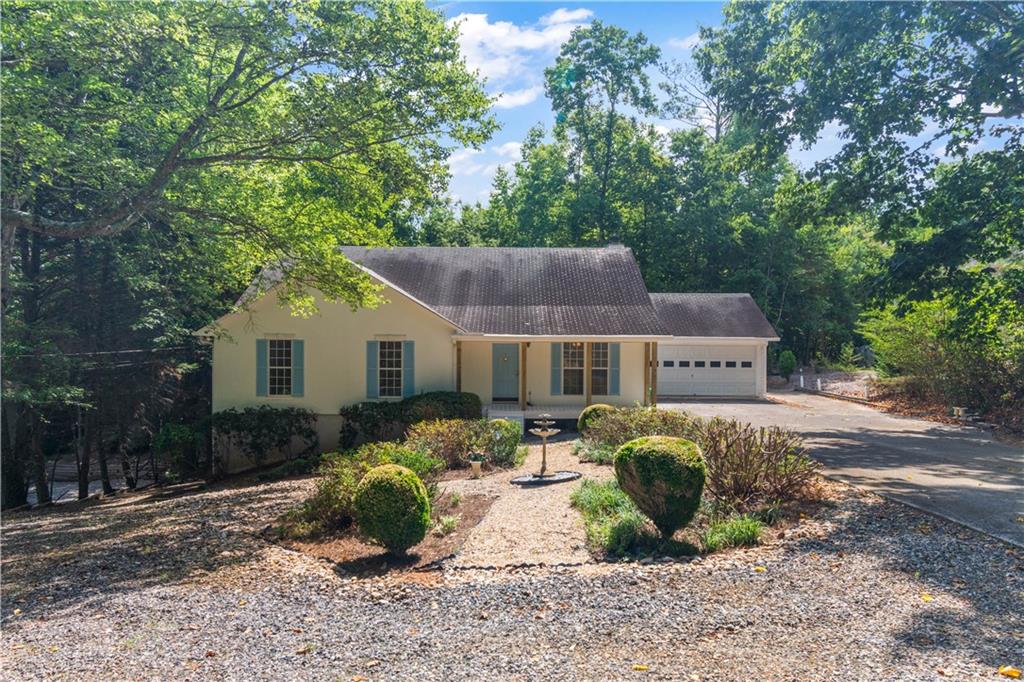 2835 Lake Court