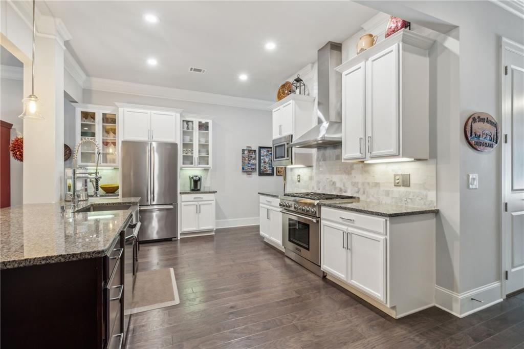 228 River Knoll Way
