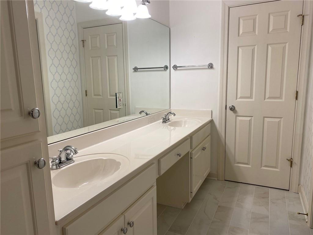 4178 Gateswalk Drive SE