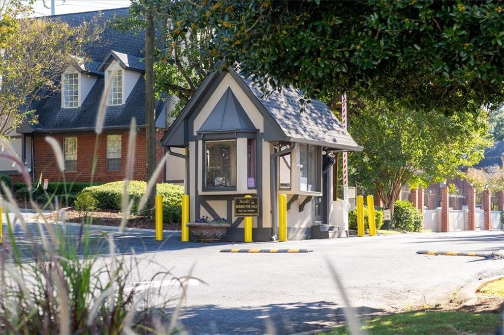 6851 Roswell Road Unit H6