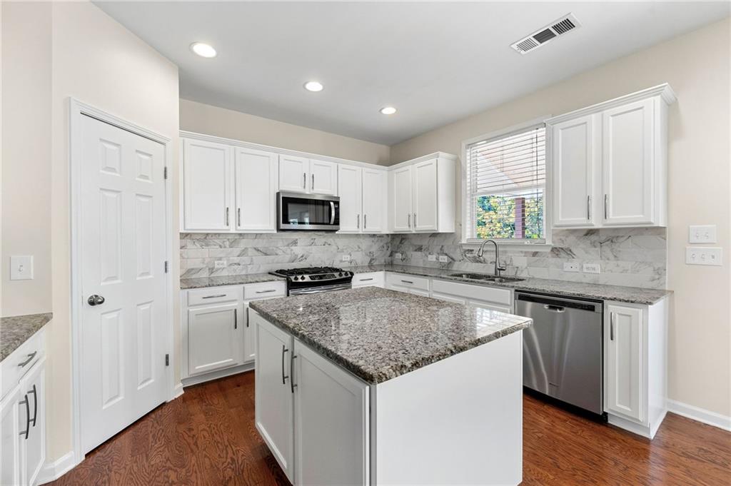 212 Roseman Way