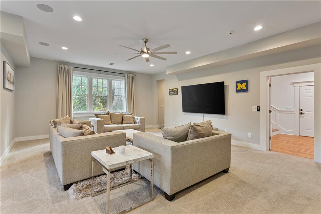 1167 Rosewood Drive NE