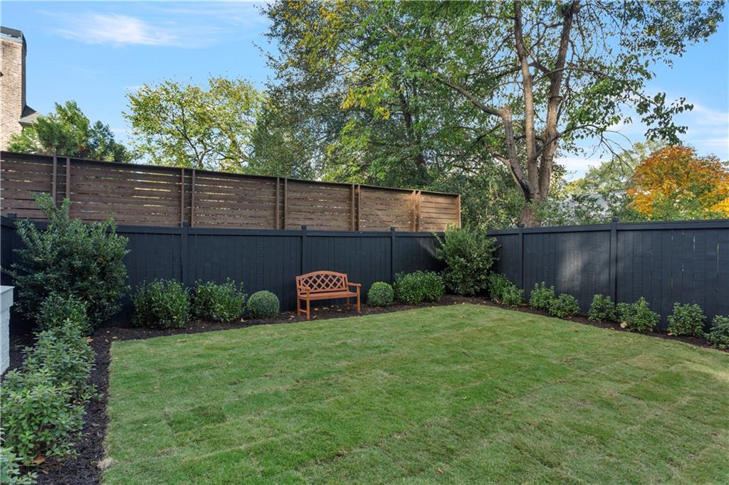1167 Rosewood Drive NE